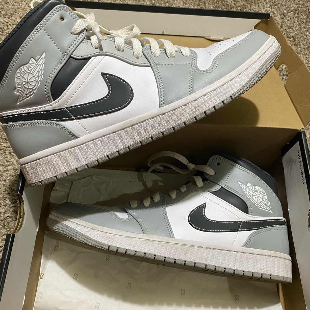 Jordan 1 Mid